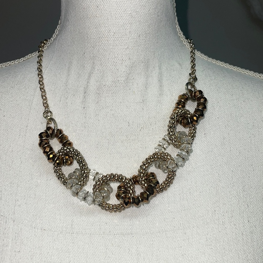 Once worn New York and Company necklace excellent condition